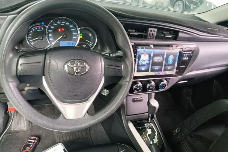 Used Toyota Corolla 2018 1.2T S-CVT GL Smart Enjoyment Version Center Console