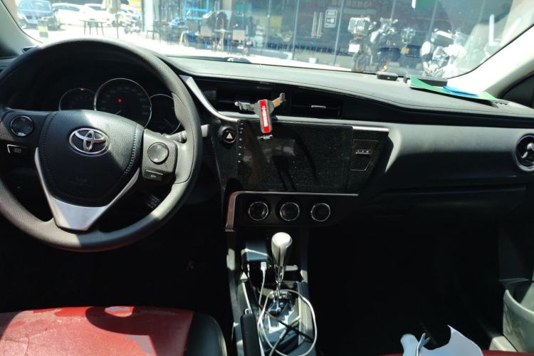 Used Toyota Corolla 2018 1.2T S-CVT GL Smart Enjoyment Version Center Console