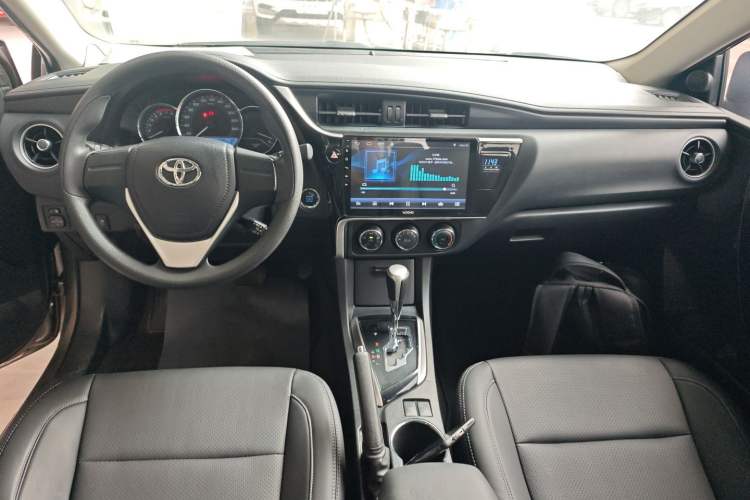 Used Toyota Corolla 2018 1.2T S-CVT GL Smart Enjoyment Version Center Console