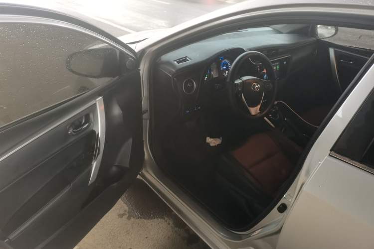 Used Toyota Corolla 2018 Dual-Engine 1.8L E-CVT Smart Edition Driver Seat