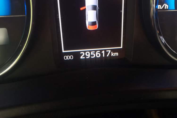 Used Toyota Corolla 2018 Dual-Engine 1.8L E-CVT Smart Edition Odometer Close Up
