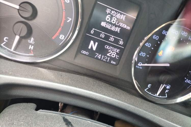 Used Toyota Corolla 2018 1.2T S-CVT GL-i Zhihui Edition Odometer Close Up