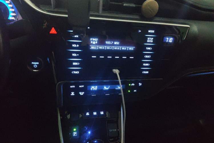 Used Toyota Corolla 2018 Dual-Engine 1.8L E-CVT Smart Edition Audio And AC Panel