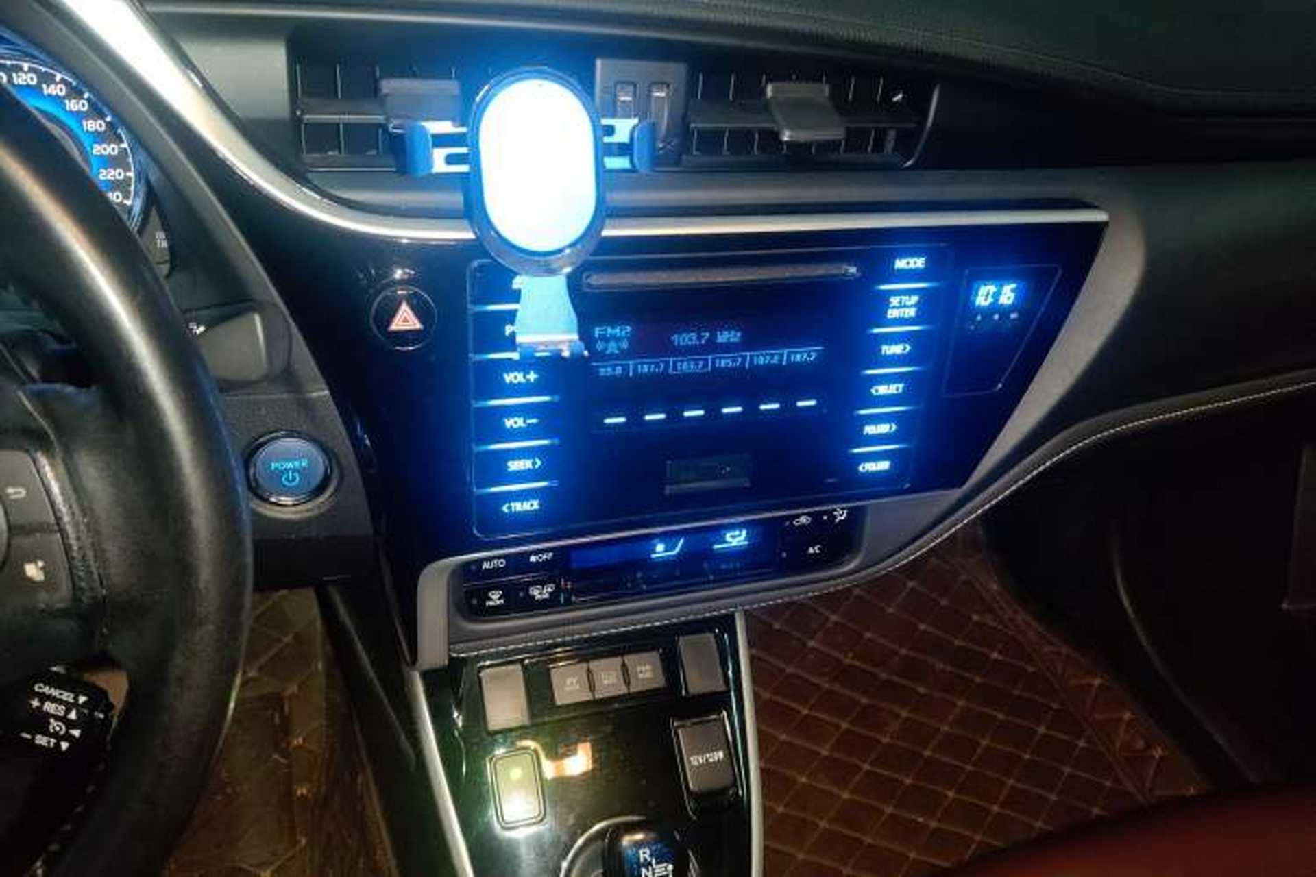 Used Toyota Corolla 2018 Dual-Engine 1.8L E-CVT Smart Edition Audio And AC Panel