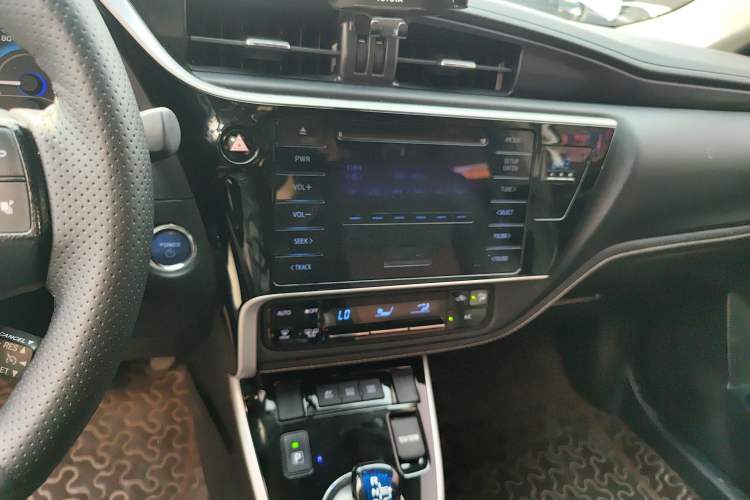 Used Toyota Corolla 2018 Dual-Engine 1.8L E-CVT Smart Edition Audio And AC Panel