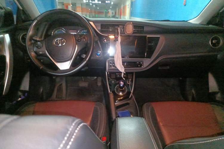 Used Toyota Corolla 2018 Dual-Engine 1.8L E-CVT Smart Edition Center Console