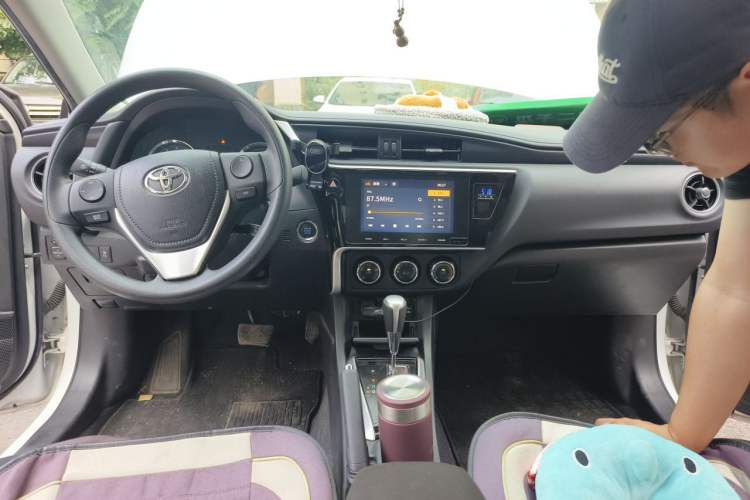Used Toyota Corolla 2018 1.2T S-CVT GL-i Zhihui Edition Center Console