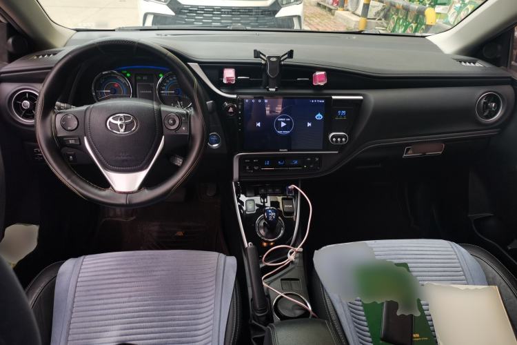 Used Toyota Corolla 2018 Dual-Engine 1.8L E-CVT Smart Edition Center Console