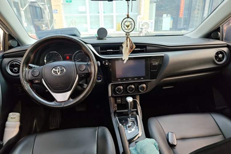 Used Toyota Corolla 2018 1.2T S-CVT GL-i Zhihui Edition Center Console