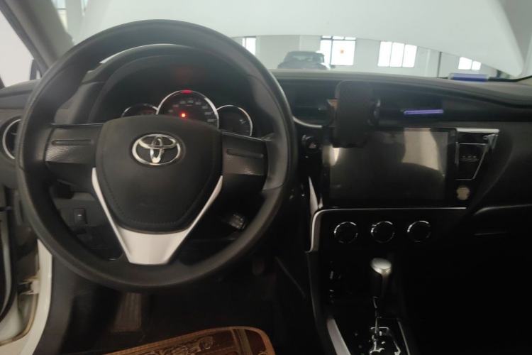 Used Toyota Corolla 2018 1.2T S-CVT GL Smart Enjoyment Version Center Console