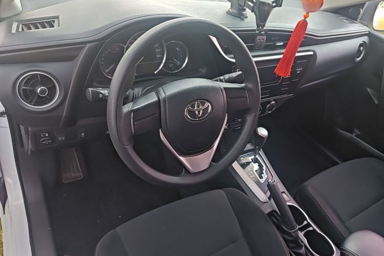 Used Toyota Corolla 2018 1.2T S-CVT GL Smart Enjoyment Version Center Console