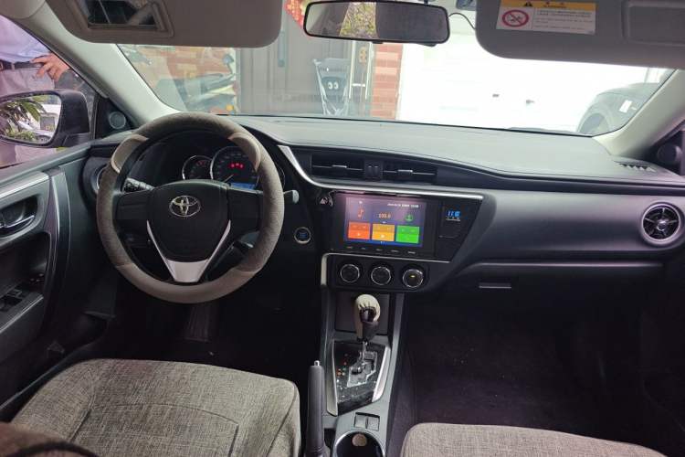 Used Toyota Corolla 2018 1.2T S-CVT GL Smart Enjoyment Version Center Console