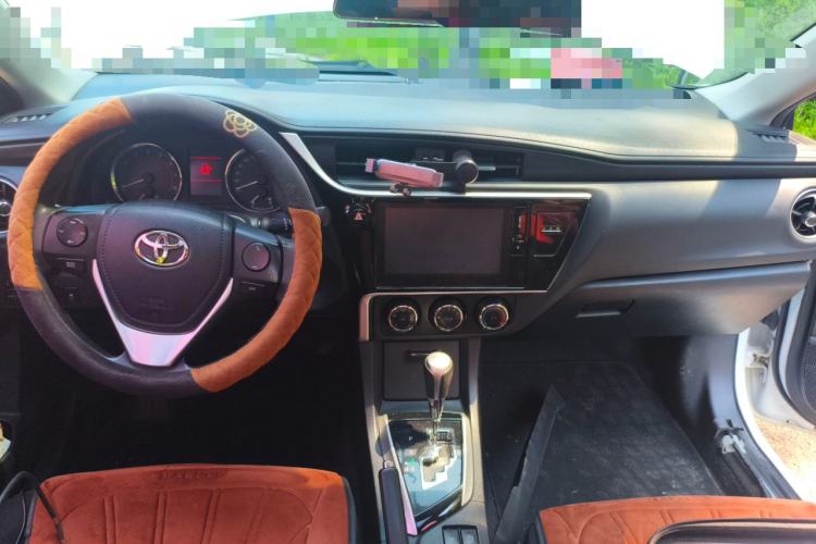 Used Toyota Corolla 2018 1.2T S-CVT GL-i Zhihui Edition Center Console
