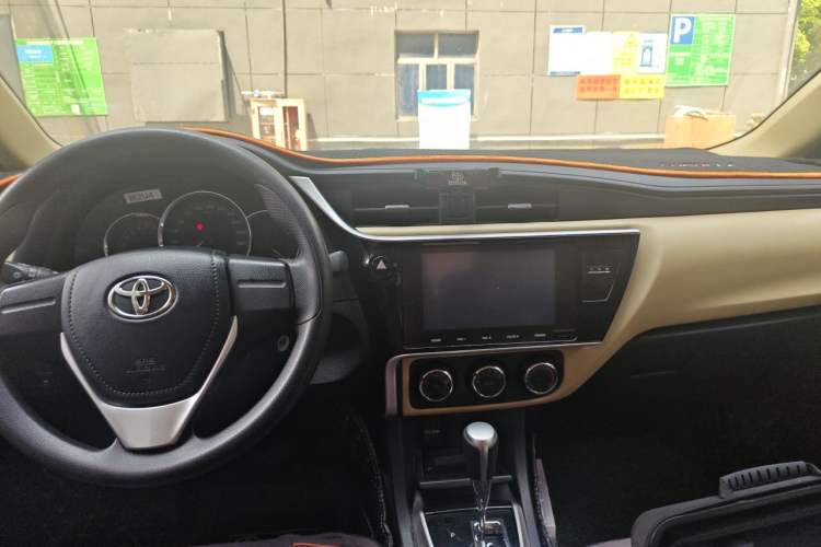 Used Toyota Corolla 2018 1.2T S-CVT GL Smart Enjoyment Version Center Console