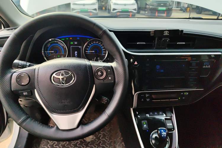 Used Toyota Corolla 2018 Dual-Engine 1.8L E-CVT Smart Edition Center Console