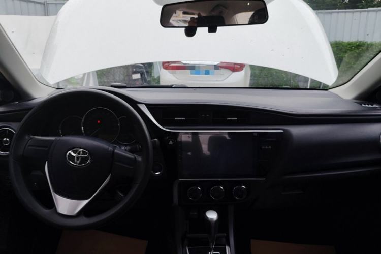 Used Toyota Corolla 2018 1.2T S-CVT GL Smart Enjoyment Version Center Console