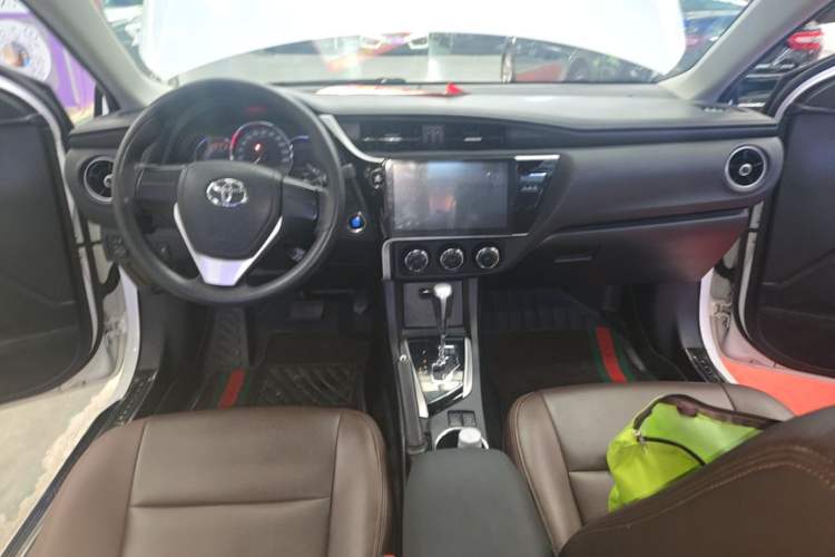 Used Toyota Corolla 2018 1.2T S-CVT GL Smart Enjoyment Version Center Console