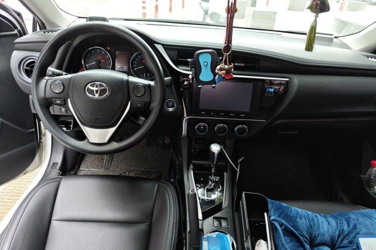 Used Toyota Corolla 2018 1.2T S-CVT GL-i Zhihui Edition Center Console