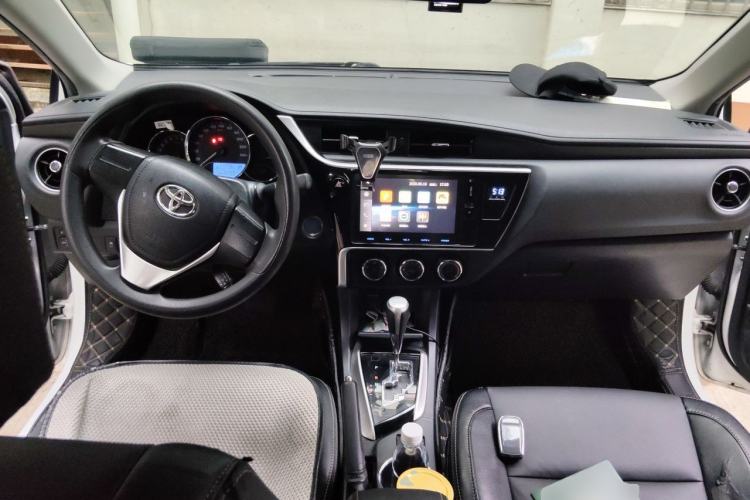 Used Toyota Corolla 2018 1.2T S-CVT GL Smart Enjoyment Version Center Console