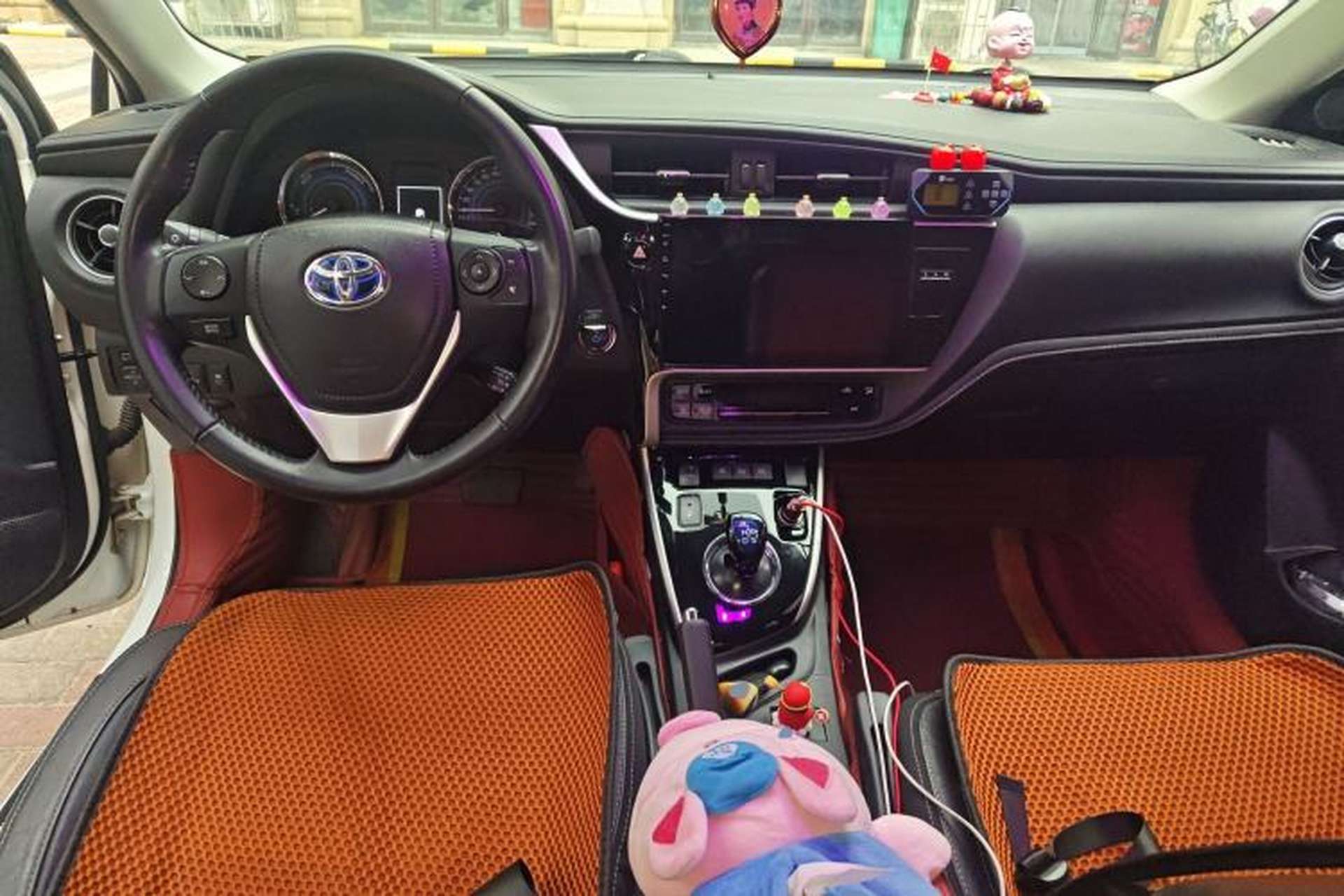 Used Toyota Corolla 2018 Dual-Engine 1.8L E-CVT Smart Edition Center Console