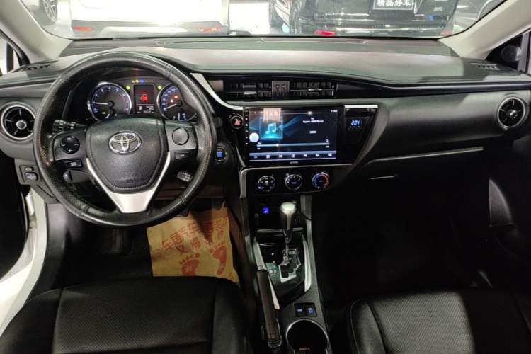 Used Toyota Corolla 2018 1.2T S-CVT GL-i Zhihui Edition Center Console