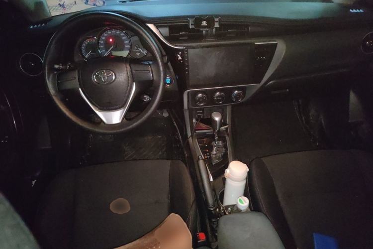 Used Toyota Corolla 2018 1.2T S-CVT GL Smart Enjoyment Version Center Console