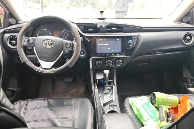 Used Toyota Corolla 2018 1.2T S-CVT GL-i Zhihui Edition Center Console