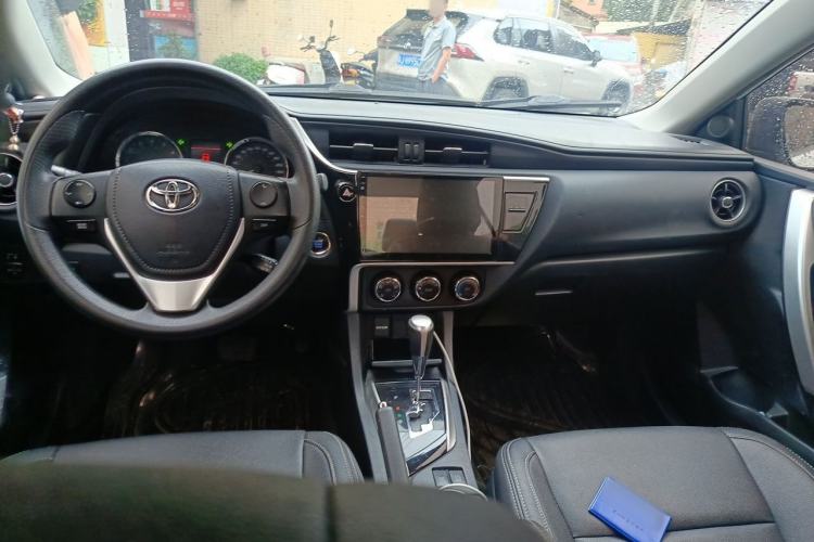 Used Toyota Corolla 2018 1.2T S-CVT GL-i Zhihui Edition Center Console