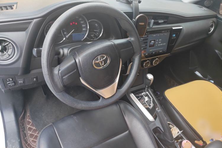 Used Toyota Corolla 2018 1.2T S-CVT GL Smart Enjoyment Version Center Console