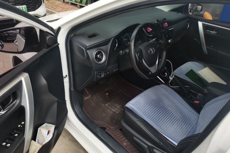 Used Toyota Corolla 2018 Dual-Engine 1.8L E-CVT Smart Edition Driver Seat