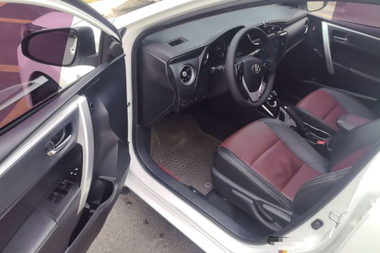 Used Toyota Corolla 2018 Dual-Engine 1.8L E-CVT Smart Edition Driver Seat
