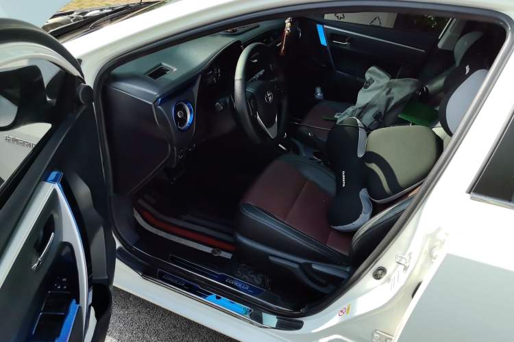 Used Toyota Corolla 2018 Dual-Engine 1.8L E-CVT Smart Edition Driver Seat