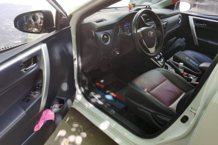 Used Toyota Corolla 2018 Dual-Engine 1.8L E-CVT Smart Edition Driver Seat