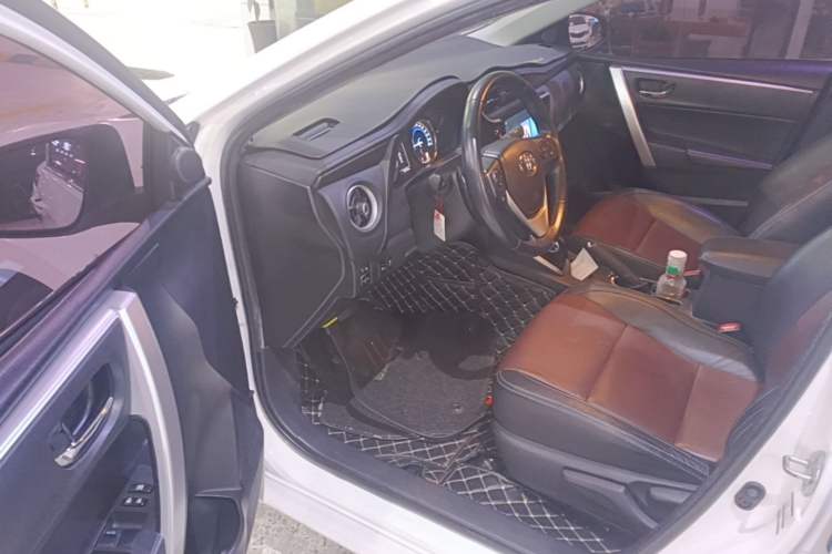 Used Toyota Corolla 2018 Dual-Engine 1.8L E-CVT Smart Edition Driver Seat