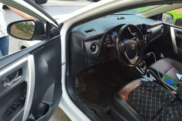 Used Toyota Corolla 2018 Dual-Engine 1.8L E-CVT Smart Edition Driver Seat