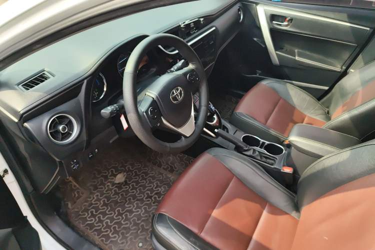 Used Toyota Corolla 2018 Dual-Engine 1.8L E-CVT Smart Edition Driver Seat