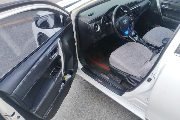 Used Toyota Corolla 2018 Dual-Engine 1.8L E-CVT Smart Edition Driver Seat