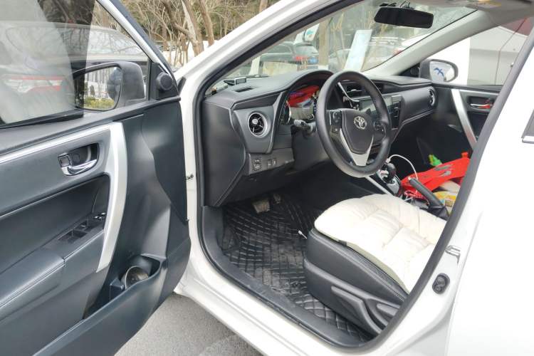 Used Toyota Corolla 2018 Dual-Engine 1.8L E-CVT Smart Edition Driver Seat