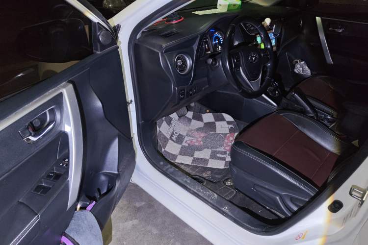 Used Toyota Corolla 2018 Dual-Engine 1.8L E-CVT Smart Edition Driver Seat
