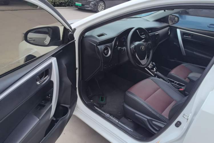 Used Toyota Corolla 2018 Dual-Engine 1.8L E-CVT Smart Edition Driver Seat
