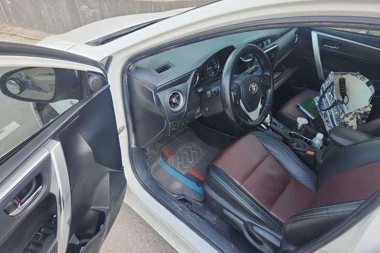 Used Toyota Corolla 2018 Dual-Engine 1.8L E-CVT Smart Edition Driver Seat