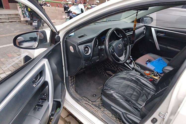 Used Toyota Corolla 2018 Dual-Engine 1.8L E-CVT Smart Edition Driver Seat