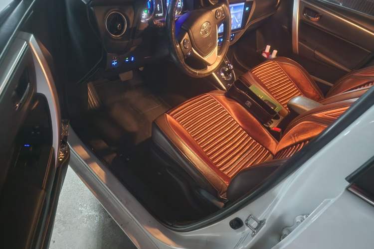 Used Toyota Corolla 2018 Dual-Engine 1.8L E-CVT Smart Edition Driver Seat
