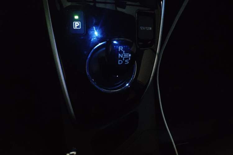 Used Toyota Corolla 2018 Dual-Engine 1.8L E-CVT Smart Edition Gear Lever
