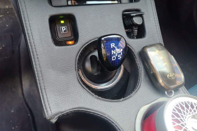 Used Toyota Corolla 2018 Dual-Engine 1.8L E-CVT Smart Edition Gear Lever
