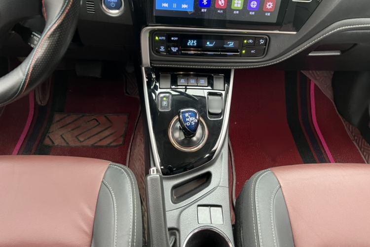 Used Toyota Corolla 2018 Dual-Engine 1.8L E-CVT Smart Edition Interior 11
