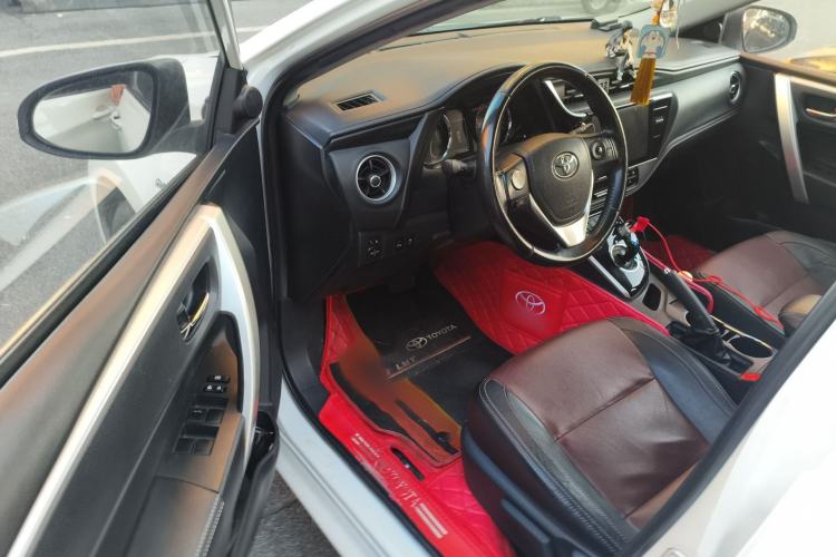 Used Toyota Corolla 2018 Dual-Engine 1.8L E-CVT Smart Edition Interior 3
