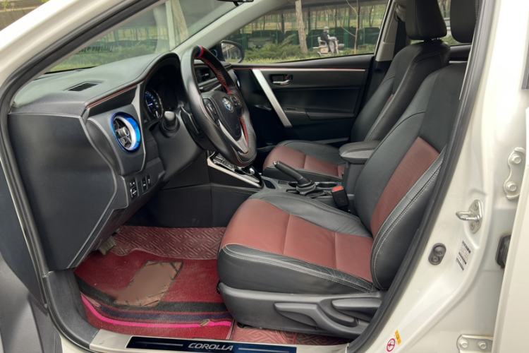 Used Toyota Corolla 2018 Dual-Engine 1.8L E-CVT Smart Edition Interior 3