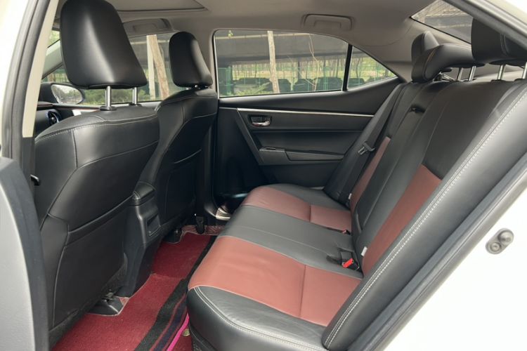 Used Toyota Corolla 2018 Dual-Engine 1.8L E-CVT Smart Edition Interior 4