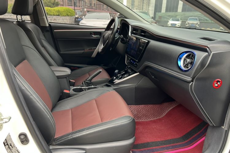 Used Toyota Corolla 2018 Dual-Engine 1.8L E-CVT Smart Edition Interior 8